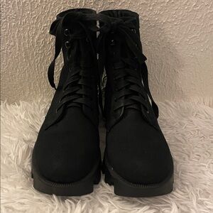 Black Women's Lace-Up Boots
